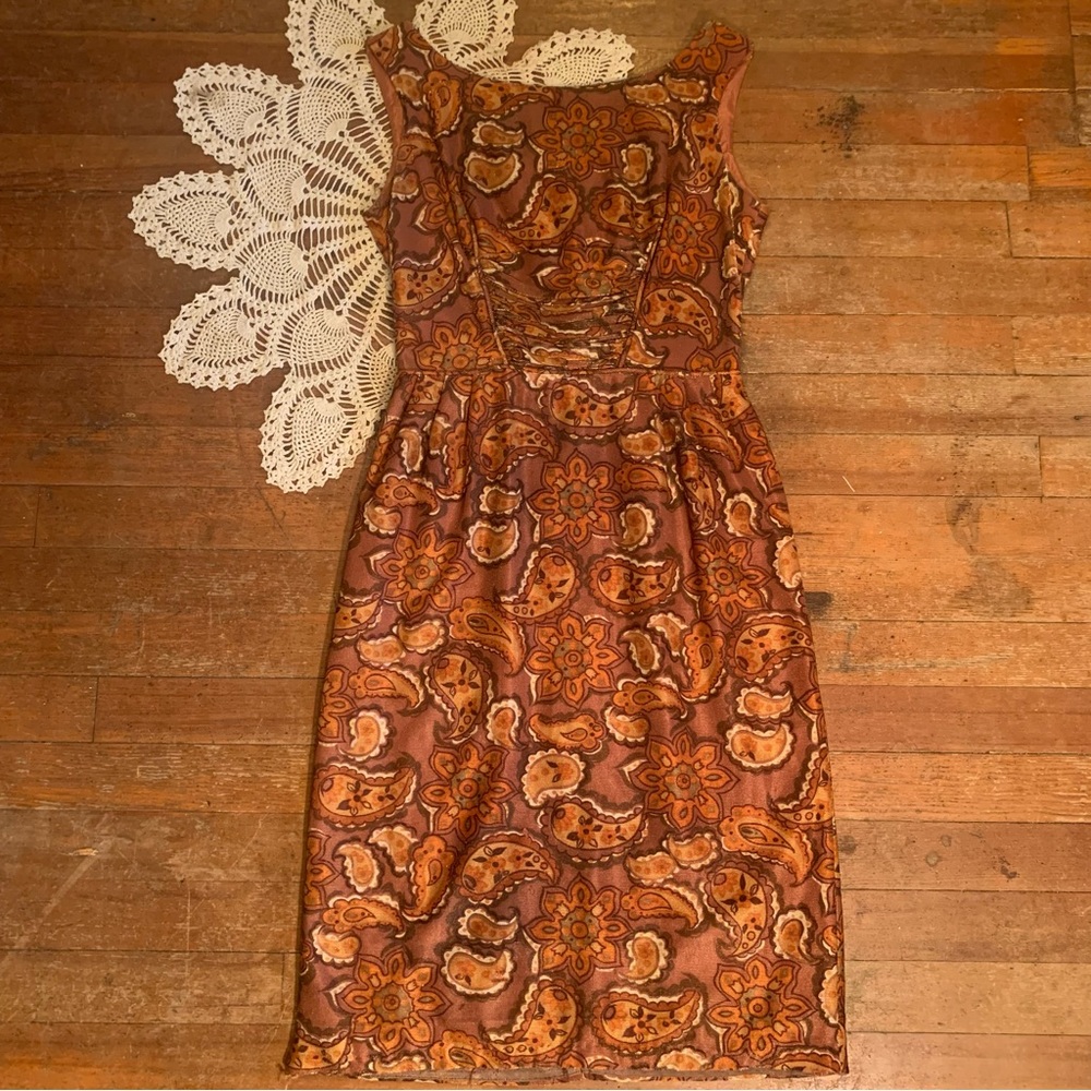 🍂60s Metallic Paisley Dress🍂 - Picture 2 of 9